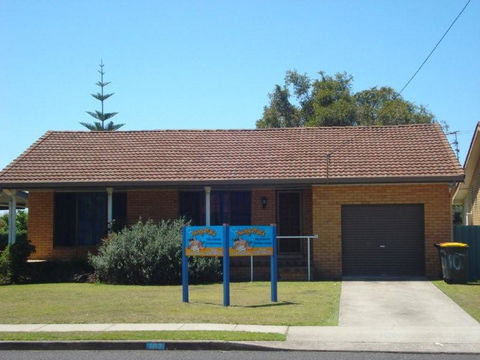 Aunty Mels Dog Friendly Holiday Cottage - Brisbane 4u 0