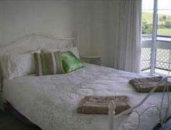 Halls Country Cottages - Brisbane Tourism 3