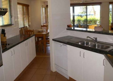 Airy Surfside Unit - Brisbane 4u 3