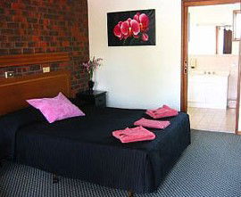 Wentworth Club Motel - Tourism Brisbane 1
