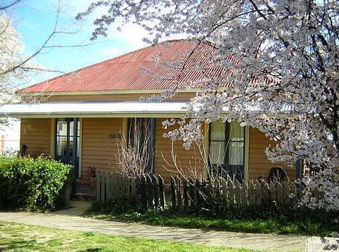 Cooma Cottage - Accommodation - Brisbane Tourism 0