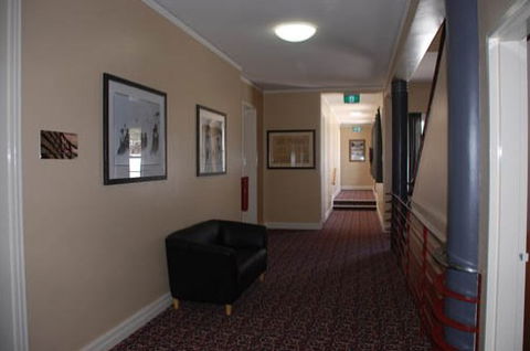 Alpine Hotel - Brisbane 4u 0