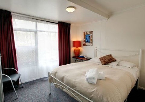 Mad Mooses Guest House - Tourism Brisbane 1