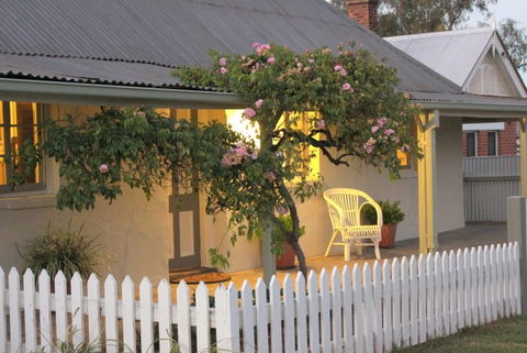 The Cottage Tumut - Tourism Brisbane 4