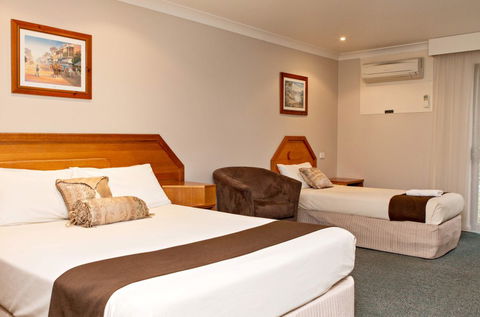 Hilltops Retreat Motor Inn - Tourism Brisbane 1