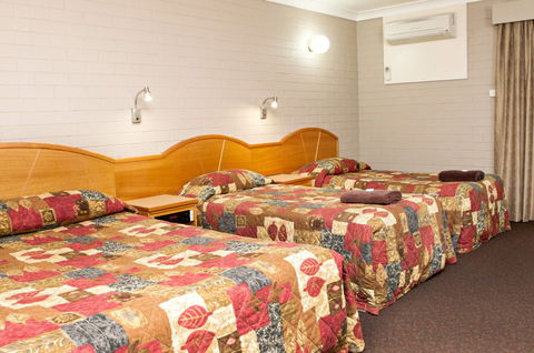 Hilltops Retreat Motor Inn - Tourism Brisbane 2