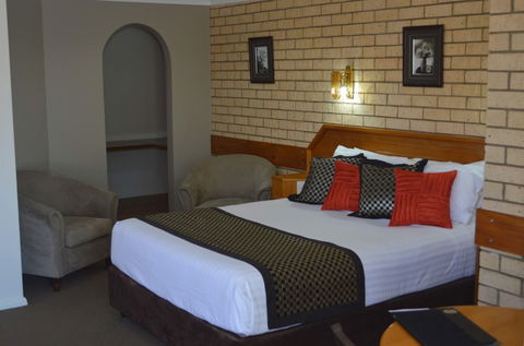 Hilltops Retreat Motor Inn - Tourism Brisbane 4