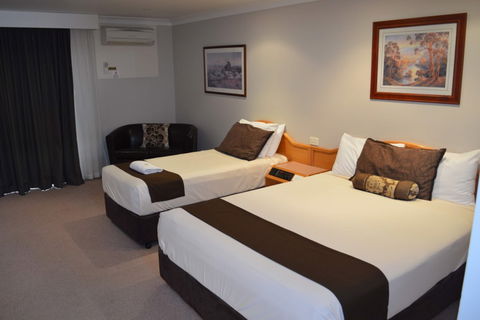 Hilltops Retreat Motor Inn - Tourism Brisbane 7