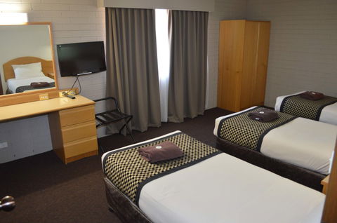 Hilltops Retreat Motor Inn - Tourism Brisbane 8