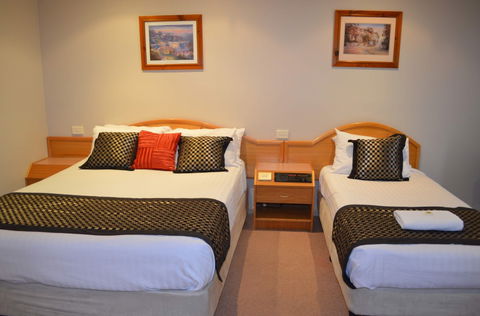 Hilltops Retreat Motor Inn - Tourism Brisbane 9