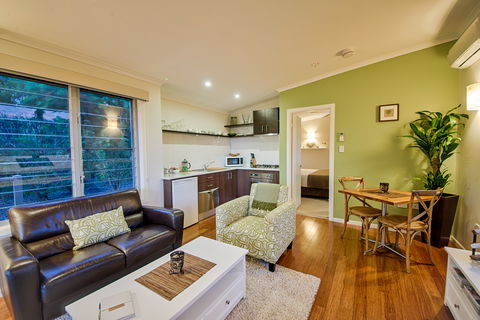 Blackwattle Luxury Retreats - Brisbane Tourism 1
