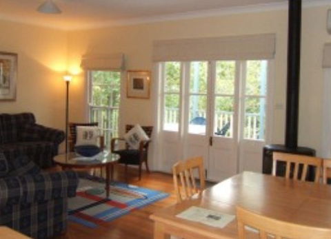 AppleBlossom Cottage - Brisbane Tourism 4