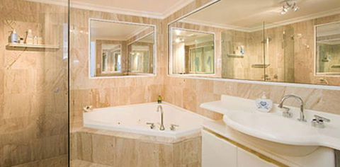 Absolute Beachfront Manly Bed And Breakfast - Brisbane 4u 2