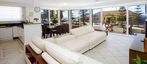 Absolute Beachfront Manly Bed And Breakfast - Brisbane 4u 5