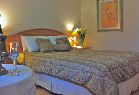 Champagne Rose Suite - Brisbane 4u 1
