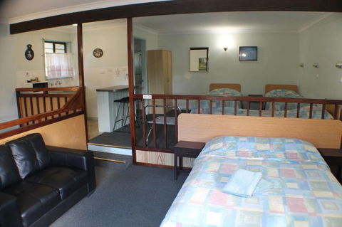 Lake Forbes Motel - Tourism Brisbane 2