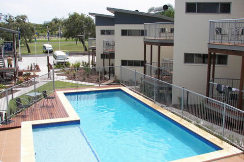 Emu's Beach Resort - Brisbane 4u 0