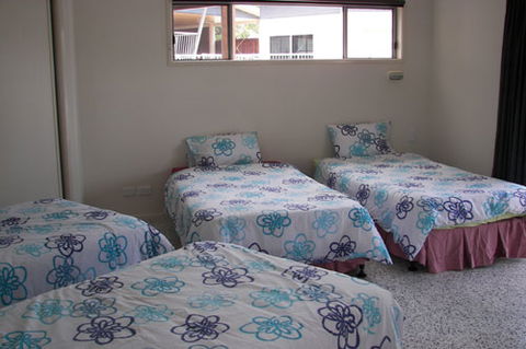 Emu's Beach Resort - Brisbane 4u 2