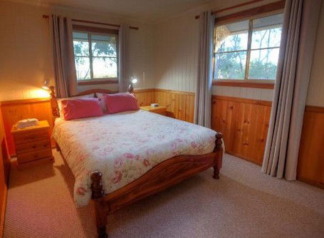 Accommodation Creek Cottages - Brisbane 4u 4