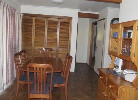 Rosella Retreat - Holiday Home - Tourism Brisbane 1