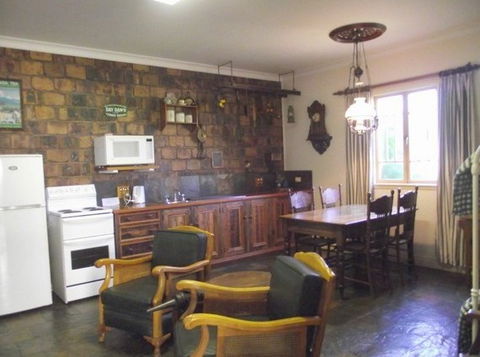 Colonial Cottage - Holiday Home - Tourism Brisbane 1