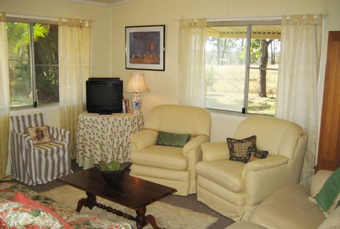 Flag Springs Bush Retreat - Tourism Brisbane 3