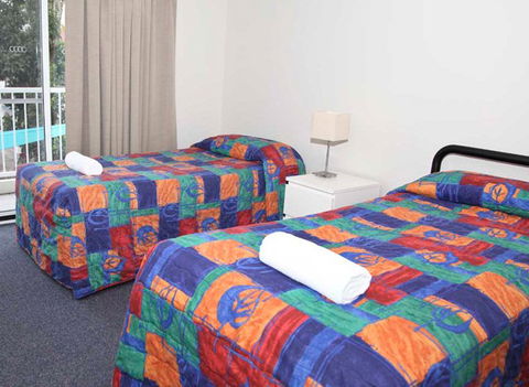 Ambassador Apartments Holiday Units - Brisbane 4u 4