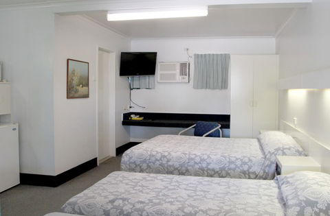 Golden Fountain Motel - Tourism Brisbane 3