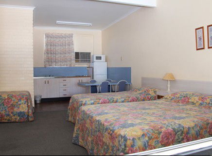 Golden Fountain Motel - Tourism Brisbane 5