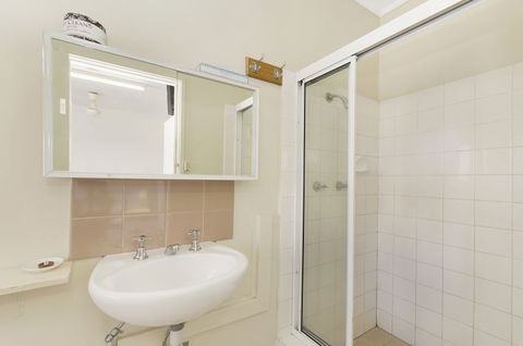Strand Motel - Brisbane 4u 5