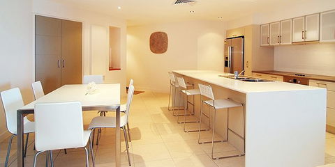 Coral Cove Apartments - Brisbane 4u 1