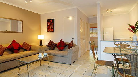 Australis Cairns Beach Resort - Brisbane 4u 2