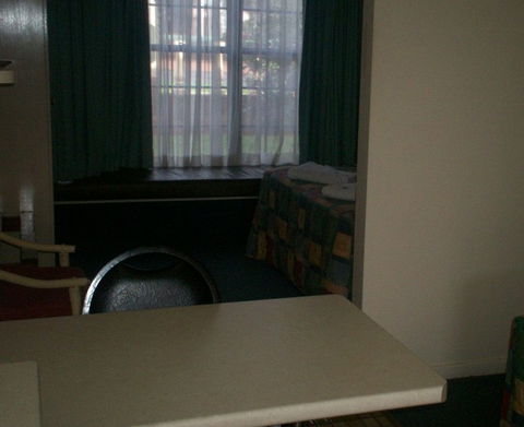A Raceview Motor Inn - Tourism Brisbane 0