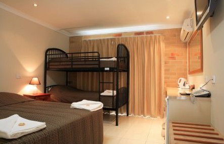 Emerald Central Palms Motel - Tourism Brisbane 0
