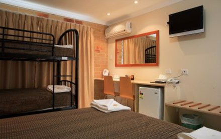 Emerald Central Palms Motel - Tourism Brisbane 3