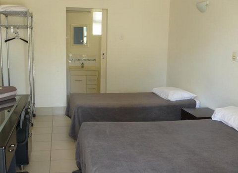 Black Marlin Motel - Tourism Brisbane 3