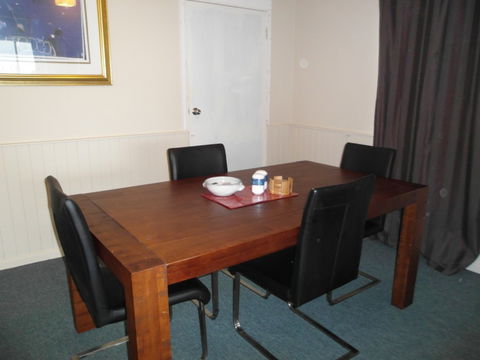 AMELIA STREET GLADSTONE 5 BEDROOMS - Brisbane 4u 2