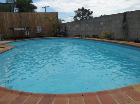 AMELIA STREET GLADSTONE 5 BEDROOMS - Brisbane 4u 5