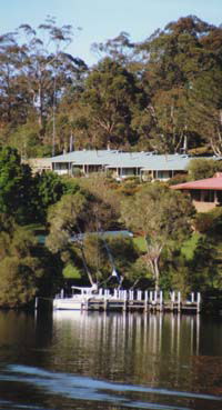 Gipsy Point Luxury Lakeside Apartments - Brisbane Tourism 0