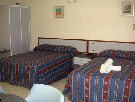 Cairns Holiday Lodge - Tourism Brisbane 1