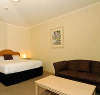 Quality Hotel Tiffins on the Park - Tourism Brisbane