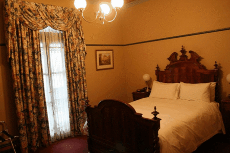 The Yarra Glen Grand Hotel - Brisbane 4u 2