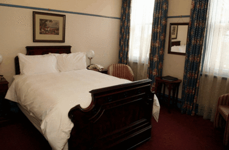 The Yarra Glen Grand Hotel - Brisbane 4u 5