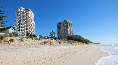 Xanadu Main Beach - Brisbane Tourism 1