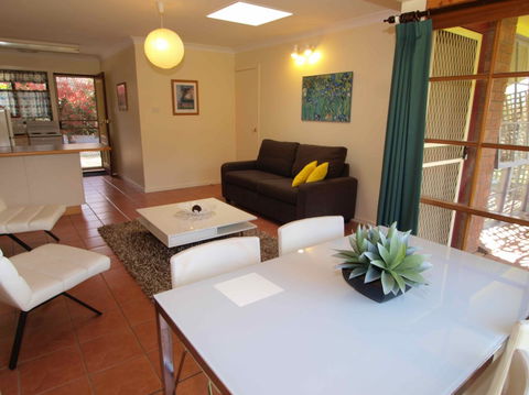 Bright Highland Valley Cottages - Tourism Brisbane 0