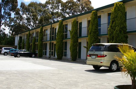 Mulgrave Court Motor Inn - Tourism Brisbane 0