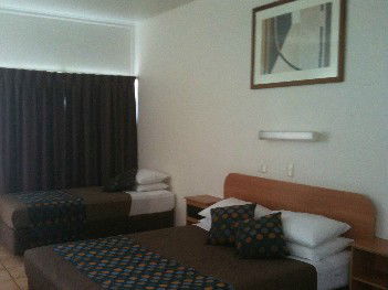 Beach House Motel - Brisbane 4u 4