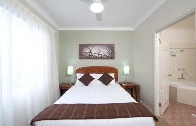 Pokolbin Hills Chateau Resort - Brisbane 4u 1