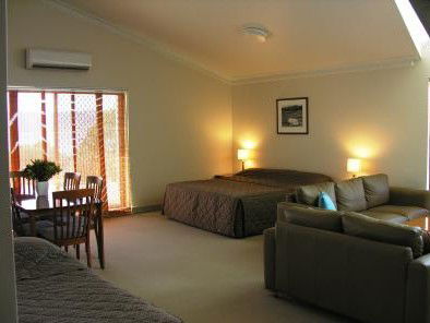 Banjo Paterson Inn - Tourism Brisbane 2