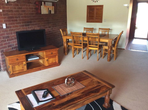 Cleveland Visitor Villas Motel & Shailer Park Garden Villas - Brisbane Tourism 0